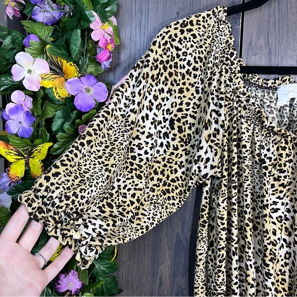 ¥💙2/$40💙Jon Den Leopard Printed Scoop Neck Blouse Size Medium - Picture 6 of 15